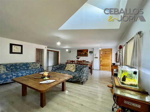 Casa En Venta De 6 Dorm. En Quilpué
