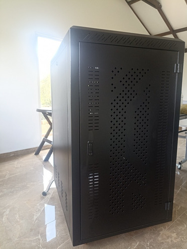 Gabinete Rack Metalico 126.5x70x90 + Multitoma + Bandeja