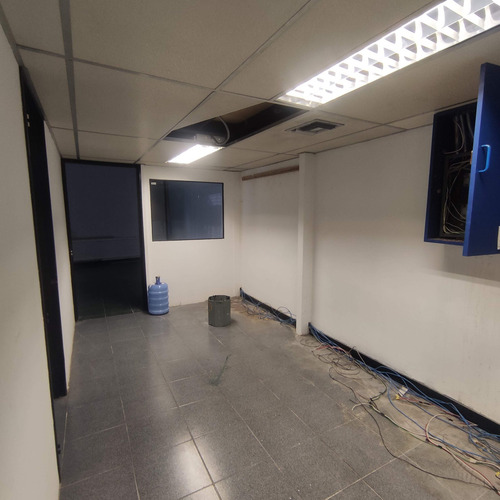 Local Comercial En Alquiler 70 M2 - Urb. Las Mercedes