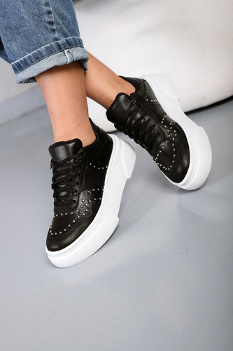 Zapatillas Mujer Urbanas Cuero Plataforma Tachas Moda Cazzu