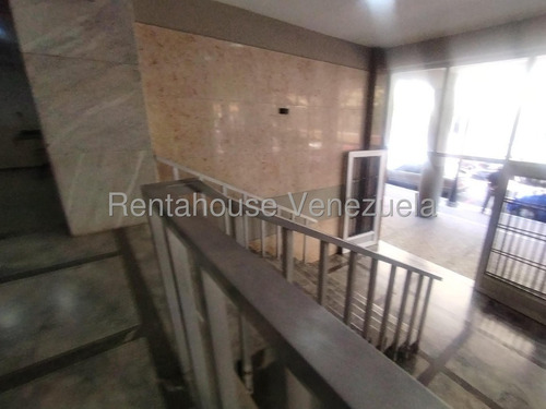 Dalisa Bigott Ofrece Oficina Ejecutiva En Centro Cívico Profesional | 42 M² | 1 Baño | Estac. Cubierto | #25-19231