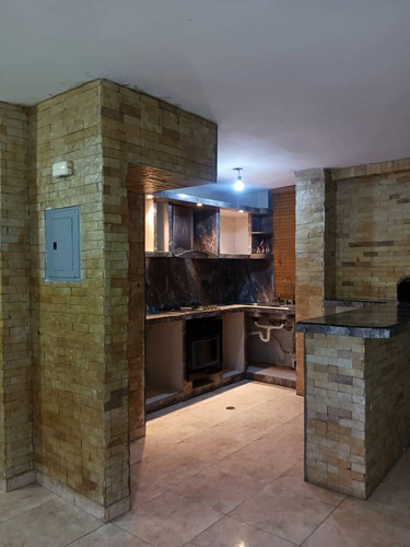 Apartamento En Residencias Gardenias Valle Arriba