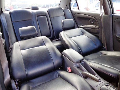 Imagen 10 de 14 de Mitsubishi Signo Glx 2010 Automático