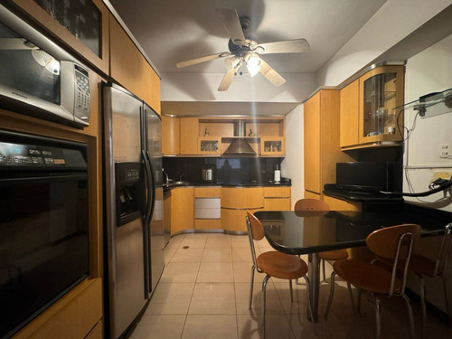 Yasmin Roa Vende Apartamento 136,78m2 Edif. Orobia Urb. La Trigaleña Cod 286109