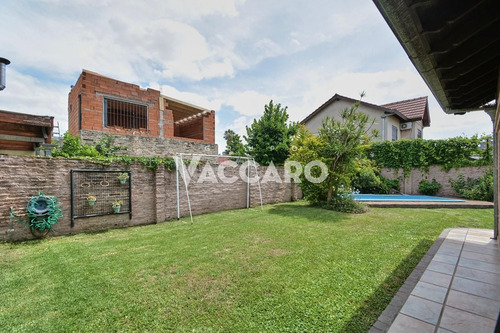 Imagen 4 de 30 de Casa En Venta Castelar Con Pileta