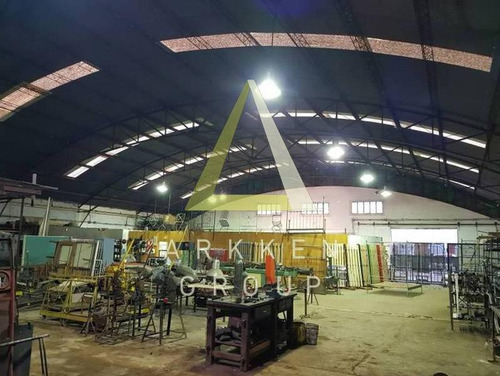 Nave Industrial Con Fuerza Motriz