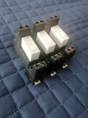 3 Relevadores De 2 Polos, Contactos Para 8 Amp En A.c. Con B (Usado)