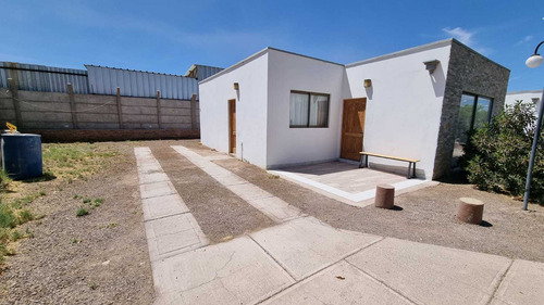 Casa Ejecutiva En Arriendo (84377)