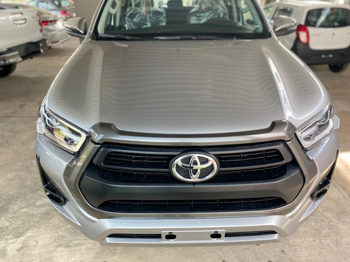 Toyota Hilux Srv 4x2 Nafta 2021