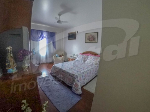 Excelente Imóvel Edificado Em Terreno Com Aproximadamente 1.200m² Duas Construções Totalmente Averbadas 1ª Residencia Contendo Casa Com 4 Dormitórios Sendo 2 Suites E Dois Dormitórios Servidos P