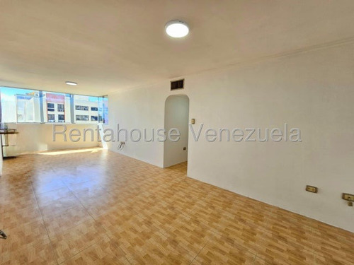 Cómodo Apartamento En Venta Urb. Base Aragua, Maracay, Con Conexión A Pozo, 25-12202 Mv