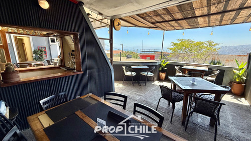 En Venta Hermosa Casona, Cerro Alegre. (87071)