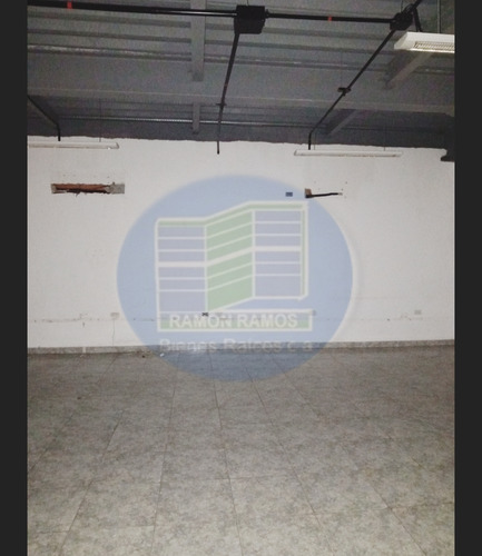 Se Alquila Amplia Oficina En El Multicentro Maiquetía.
