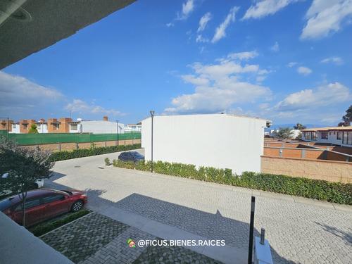 Casa En Venta En Calimaya, Residencial Pedregal Del Bosque