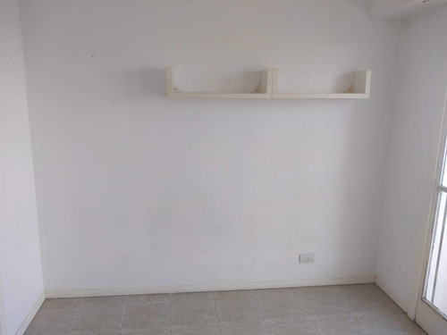 Muy Buen Departamento De Dos Ambientes, Al Frente Con Balcon