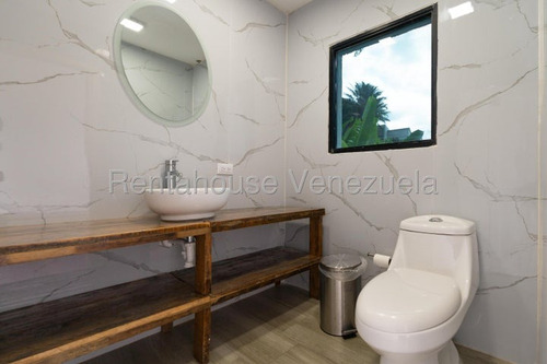 Ana Torres. Casa Comercial En Venta 25-20402 En Altamira