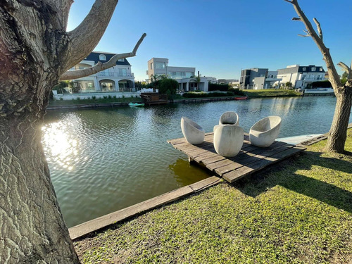 Imagen 26 de 30 de Venta Casa Al Canal Fondo Al Norte Nuevo Quilmes