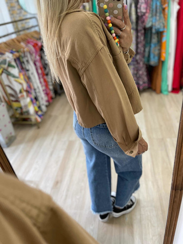 Imagen 8 de 10 de Campera Oversize Corta Camel Fucsia Negro The Big Shop