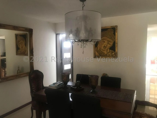 Imagen 4 de 18 de 22-1162 Casa Ubicada En Urbanización Cerrada Con Vigilancia Y Vista Al Avila