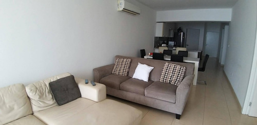 Imagen 3 de 14 de Venta De Apartamento Amoblado En Ph White Tower, 20-3196