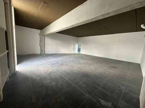 Local Comercial De 100 M2 En Plaza Victory