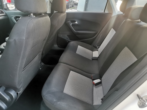 Imagen 15 de 15 de Volkswagen Vento 2016 1.6 Confortline Mt