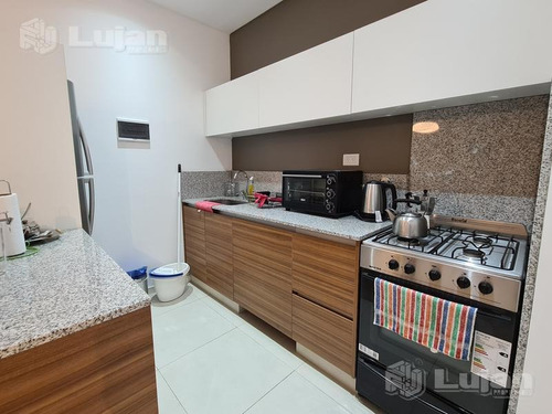 Pola 1100, 2 Ambs Con Balcón Zona Residencial