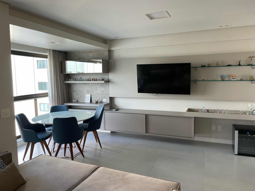 Apartamento Com Acabamento Em Alto Padrão.