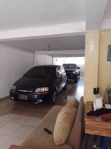 Gm - Se Vende Casa En Charallave De 5 Habitaciones, 3 Baños Y 3 Puestos De Estacionamiento En Urbanización Cerrada Con Vigilancia Privada