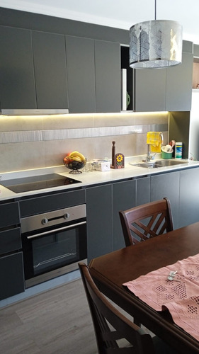Venta De Moderno Funcional Departamento En Edificio Lumity