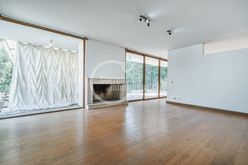 Casa En Venta De 6 Dorm. En Lo Barnechea