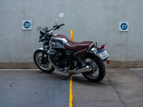Imagen 4 de 15 de Moto Guzzi V7 Iii Aniversario Usada