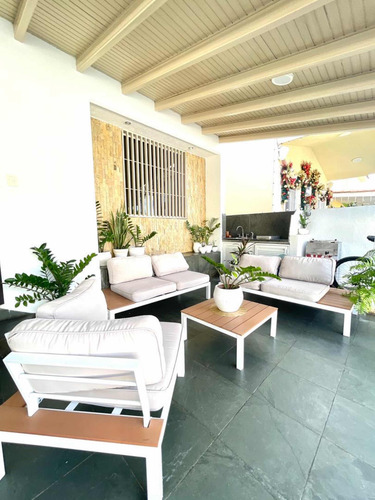 Venta Casas Bote B Lechería Con Piscina Y Muelle Propio
