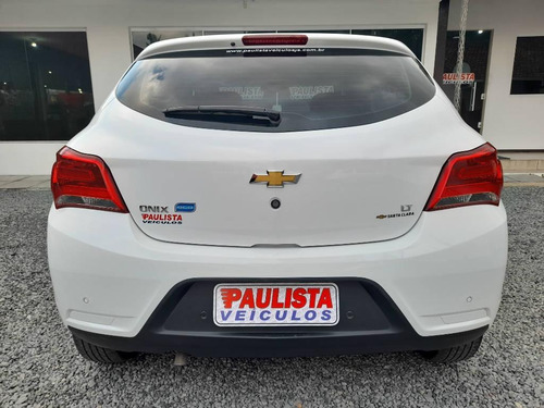 Imagem 4 de 8 de Chevrolet Onix 1.0 Lt