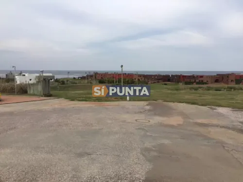 Terreno Con Una Ubicacion Espectacular Frente A La Plaza Donde Esta El Chorro Y Frente Al Complejo De Terrazas.