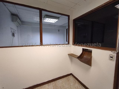 Galpon Urb. Miranda # 25-16257 Mn Caracas - Sucre