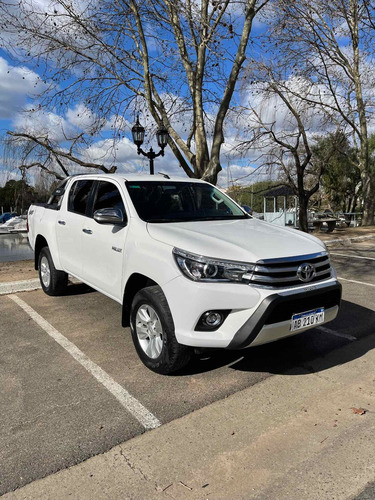 Imagen 2 de 15 de Toyota Hilux 2.8 Cd Srv 177cv 4x4 2017