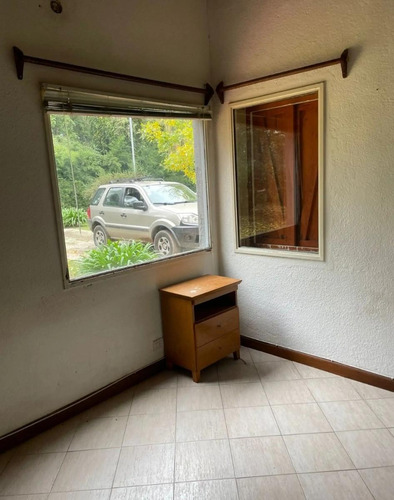 Casa En Venta - 2 Dormitorios 2 Baños - 500mts2 - Merlo
