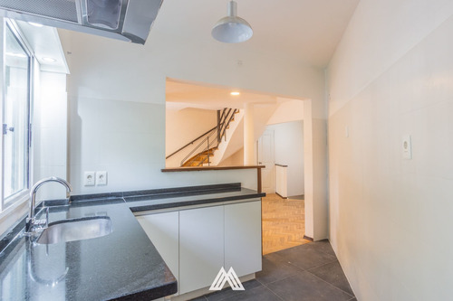 Venta De Casa En La Blanqueada Con Garaje Y Jardín