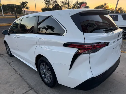 Toyota Sienna 3.5 Le At