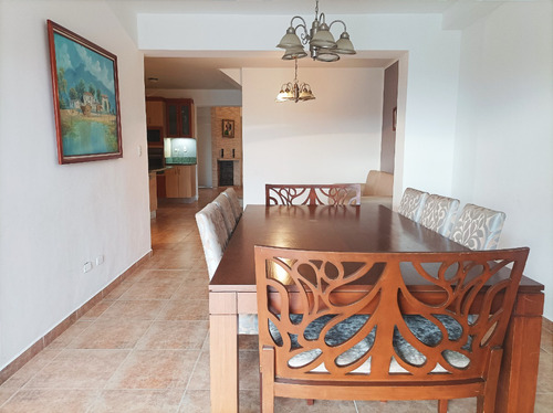 En Venta Casa De 2 Plantas Precio De Oportunidad, Cocina Concepto Abierto, Calle Cerrada, Urbanización Alto Hatillo. Ln