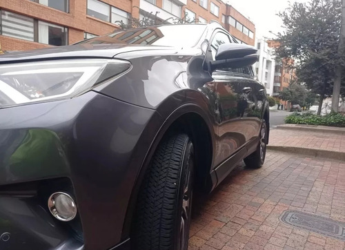 Toyota RAV4 2.5 Street