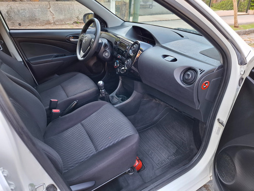 Toyota Etios 1.5 Sedan X