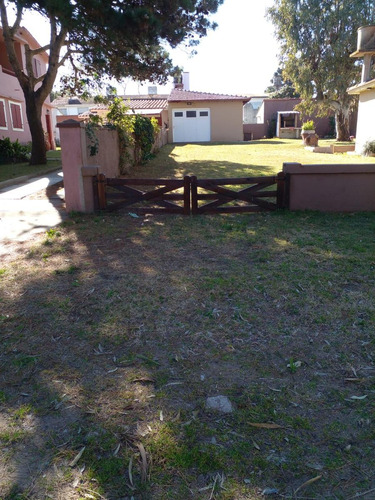 Casa En Venta - 3 Dormitorios 1 Baño - 414mts2 - Departamento - Mar Del Tuyú
