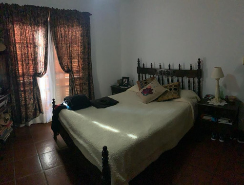 Encantadora Casa En 2 Plantas - 3 Dormitorios- Amplio Terreno- Junín. Buenos Aires