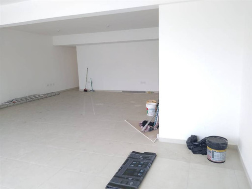 Imagem 7 de 10 de Alugo Sala Comercial Nova No Centro De São Vicente, Perto Do Vlt E Do Shoping Brisamar, Pode Colocar Placa De Divulgação Na Frente, (13) 99130-5041 / 30197889 - Hm3349
