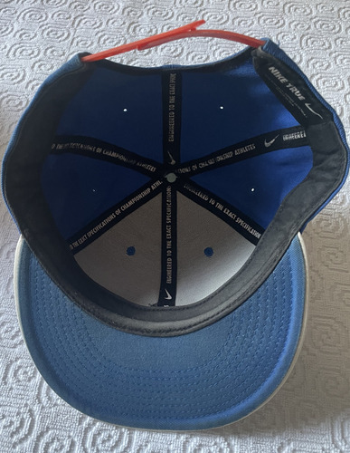 Bone Nike True Aba Reta Azul E Branco Bordado Vermelho Azul/branco/vermelho Unico (Usado)