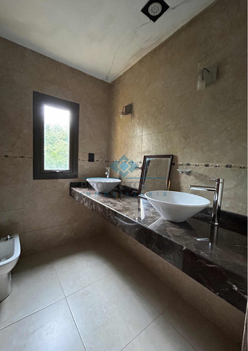 Casa De 1 Dorm En Venta, Agua De Oro