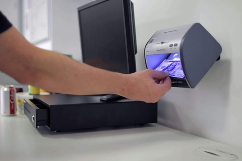 Imagen 4 de 4 de Validadora Manual De Billetes Y Documentos Accubanker Led430