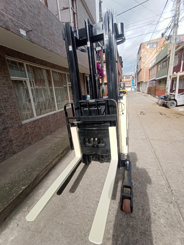 Imagen 16 de 25 de Montacarga Crown Rr3000